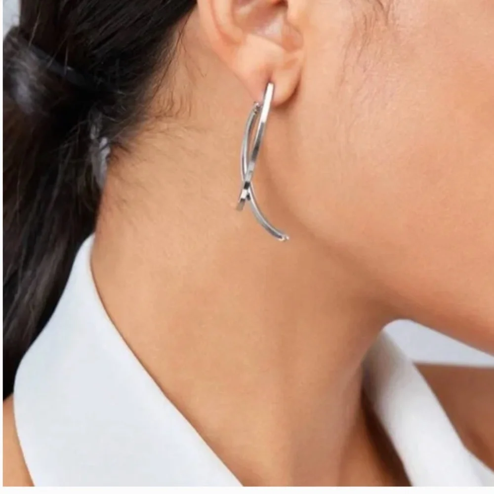 NWT! Trendy Silver Tone Threader Pierced Dangle Earrings!